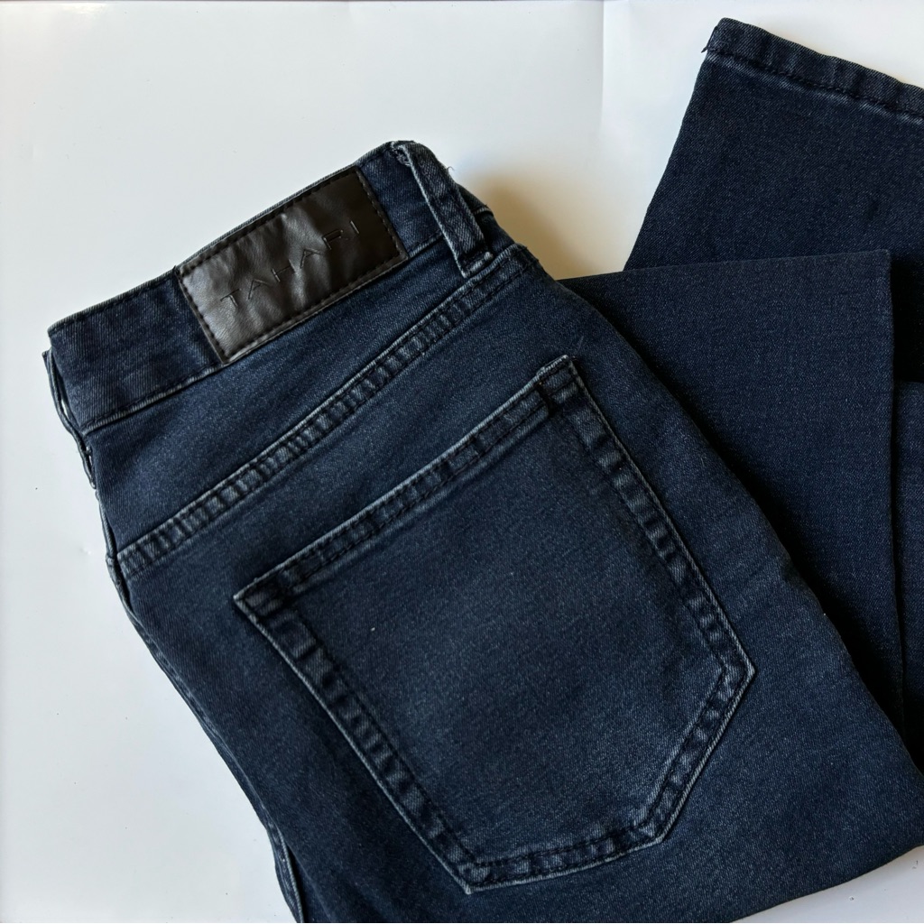Tahari Women’s Jeans Size 30 Straight Leg Dark Wash Blue Denim Stretch